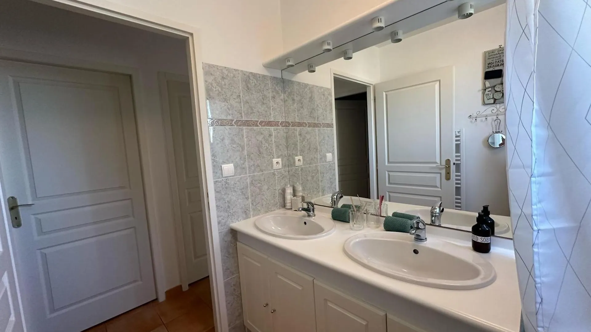Villa Nicole Avec Piscine & Jardin Prives, Parking Dans Le Coeur Du Luberon, Proche Gordes, Roussillon, Goult, Bonnieux Oppede