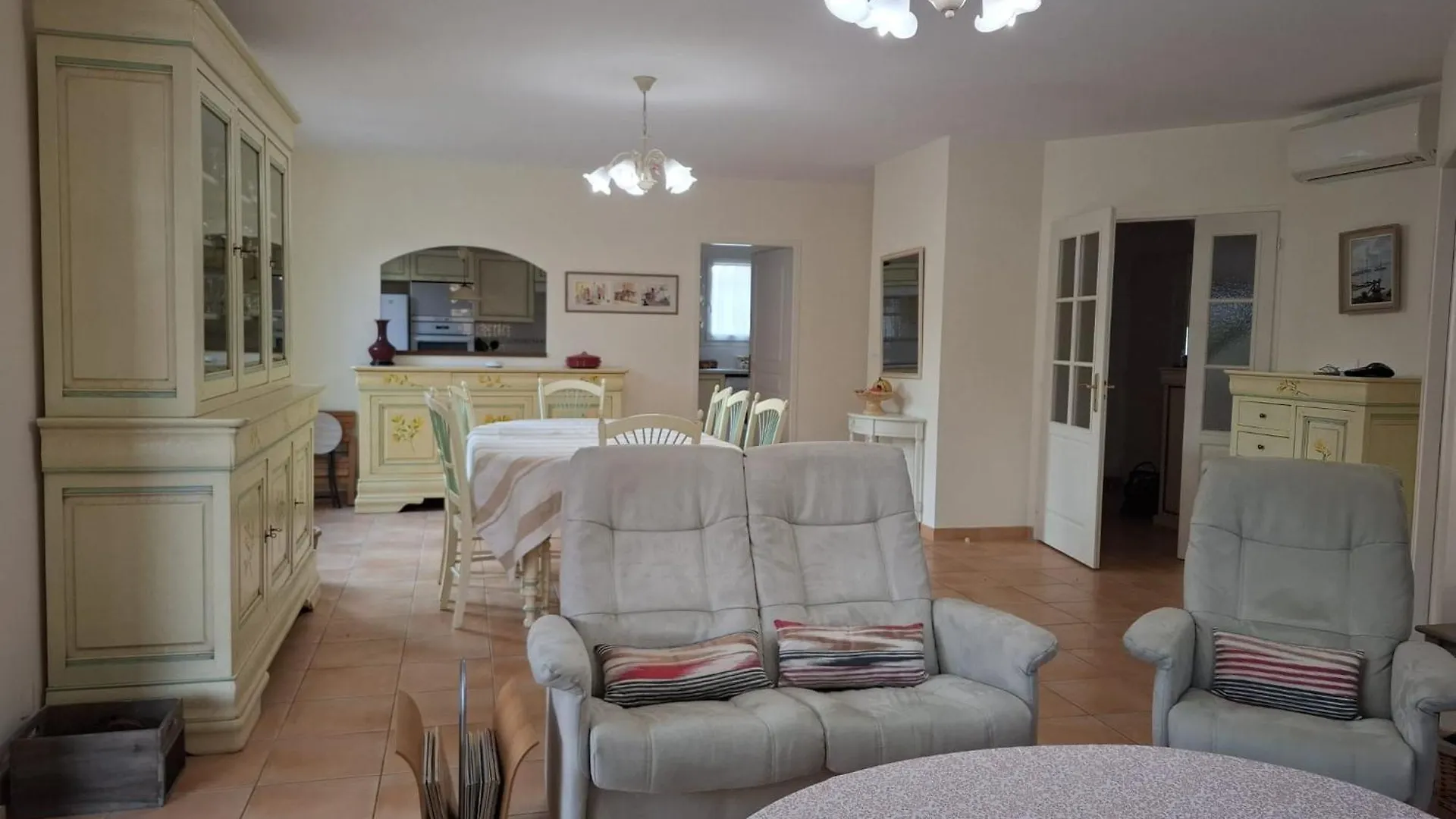 Villa Nicole Avec Piscine & Jardin Prives, Parking Dans Le Coeur Du Luberon, Proche Gordes, Roussillon, Goult, Bonnieux Oppede 0*,  France